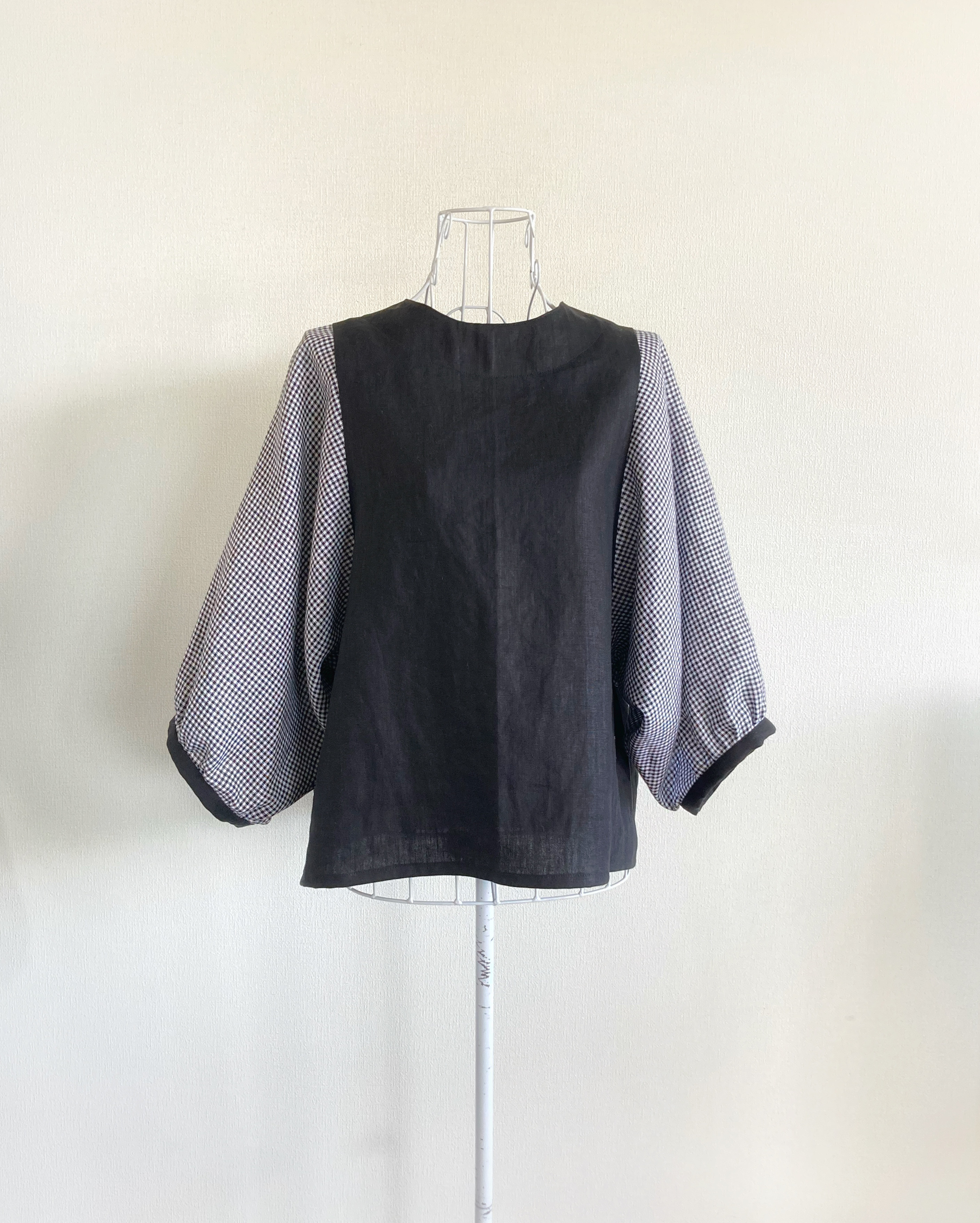 リネンチェック&ブラックのコンビブラウス