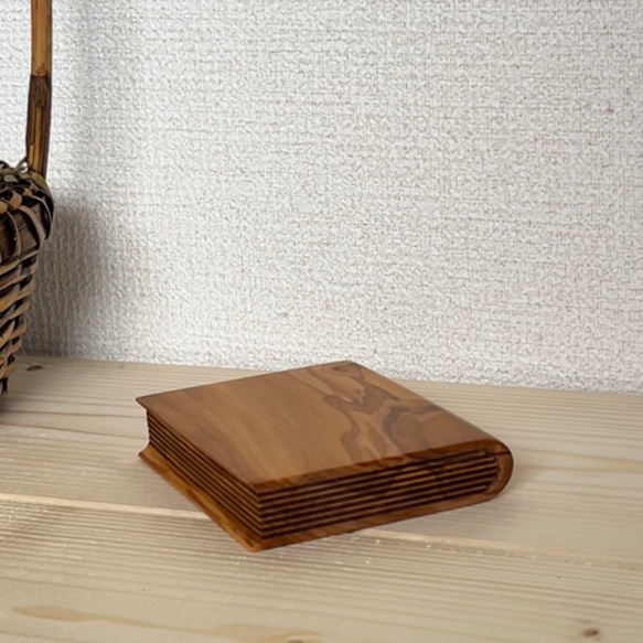 【送料無料・簡易GIFTラッピング無料】ミニポット用Book調木製トレイ(オリーブウッド) 8枚目の画像