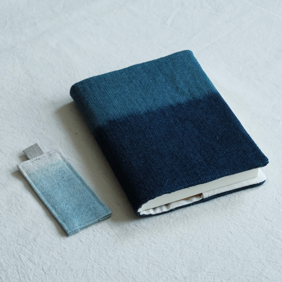 藍染めリネンのブックカバー 〈 夜 〉 2枚目の画像