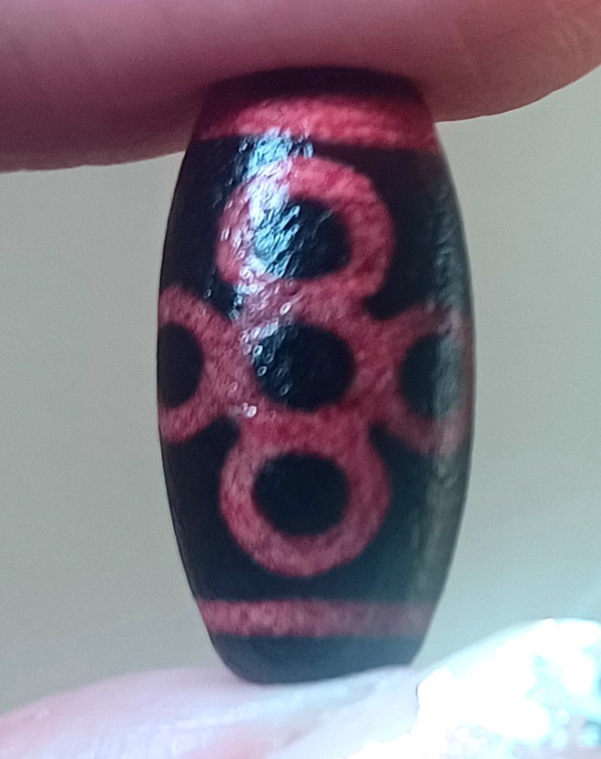 チベット　閃電五眼天珠