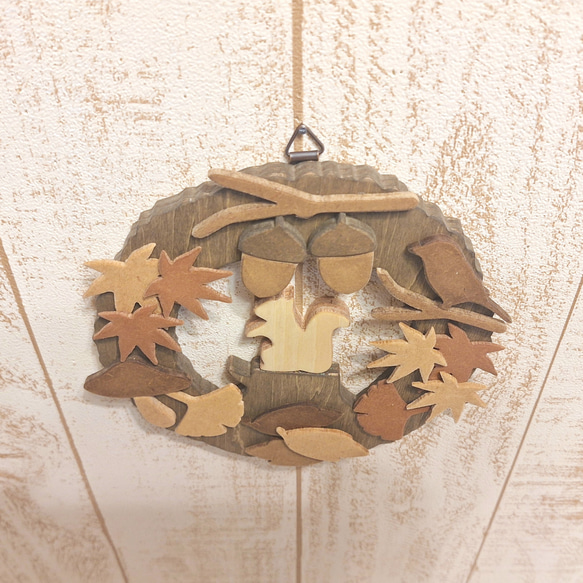 木製秋季迷你花圈 | 松鼠、秋葉、橡實和蘑菇，小型壁掛裝飾，森林動物，自然裝飾 第5張的照片