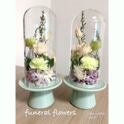 funeral flowers/お供えのお花〜ガラスドーム・箱付き 2枚目の画像