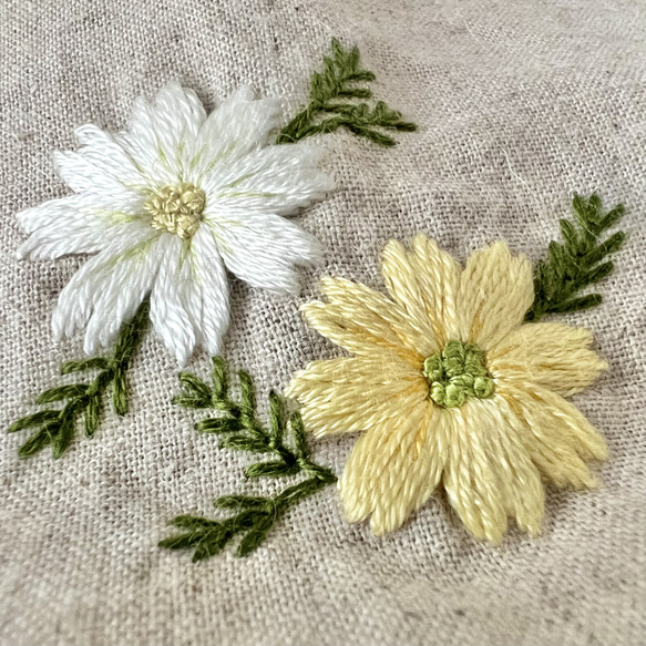 秋に咲く桜＊コスモスの刺繍ヘアターバン・ヘアバンド(黄色・ワンポイント刺繍)/ハーフリネン 3枚目の画像