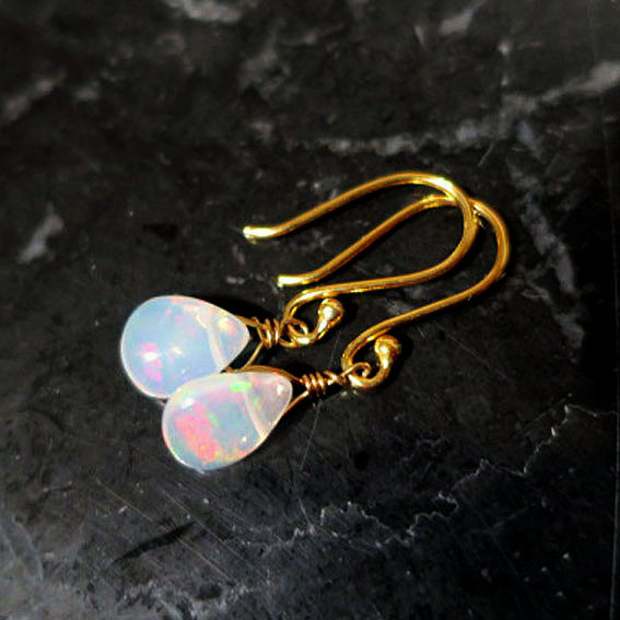 10月の誕生石　シンプルなオパールのK18GPピアス　しずく　フック　両耳 ｜天然石ジュエリー × 秋の誕生石2024