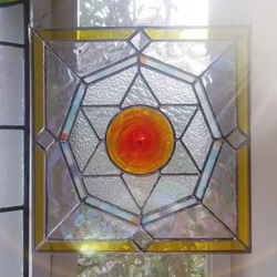 ステンドグラス　おひさまモチーフのパネル　ロンデルガラス使用(スタンド付) 2枚目の画像