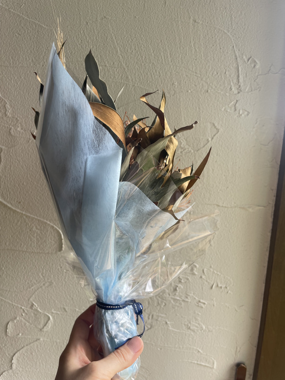プロテアジョーイリボンとグレビリアゴールドのドライフラワーブーケ　スワッグ　※ドライフラワーの花束 5枚目の画像
