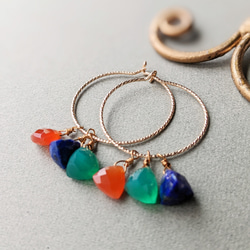 幸運珠寶顏色 14kgf 寶石品質天然石 [青金石、紅玉髓、綠瑪瑙] 圈形耳環或耳環 第1張的照片
