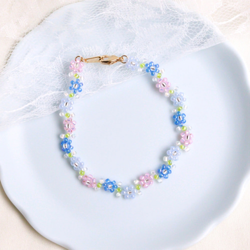 在庫SALE】ビーズブレスレット ✧ 涼し気カラー ✧ 小さなお花の