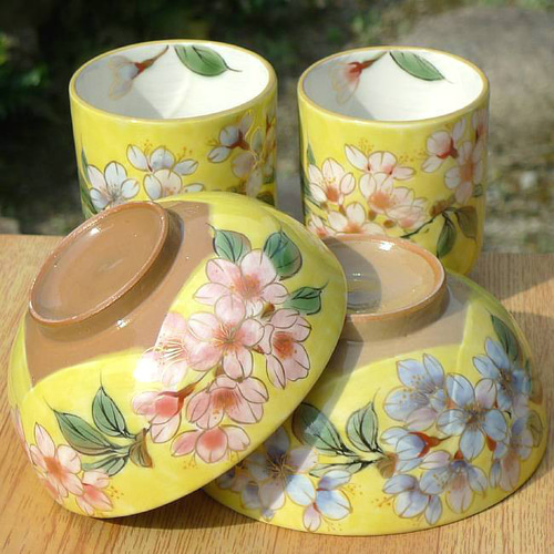 ◇商品番号 7367 黄塗桜夫婦湯呑と夫婦茶碗セット 陶あん 茶碗・めし碗