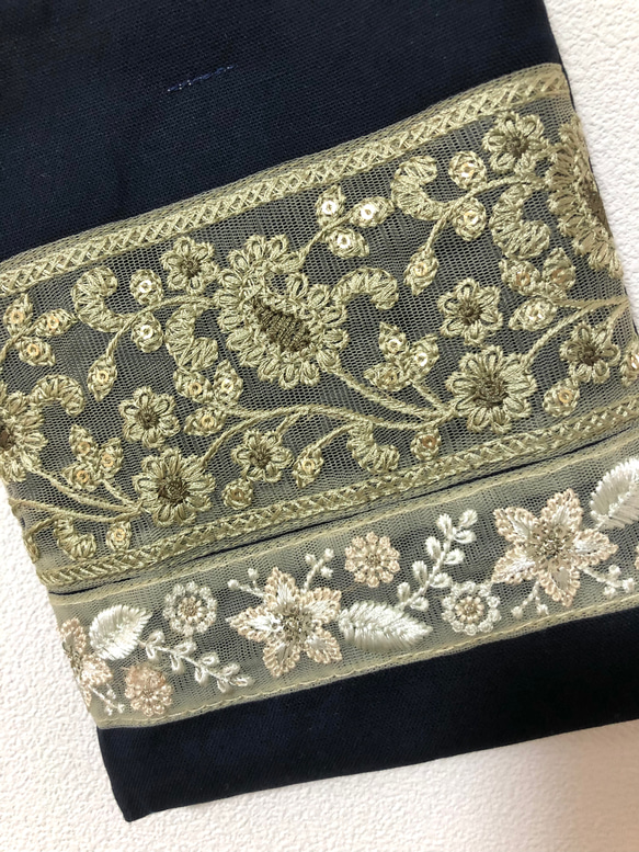インド刺繍リボンのスマホポシェット /紺色×くすみグリーン　ミニショルダー 3枚目の画像