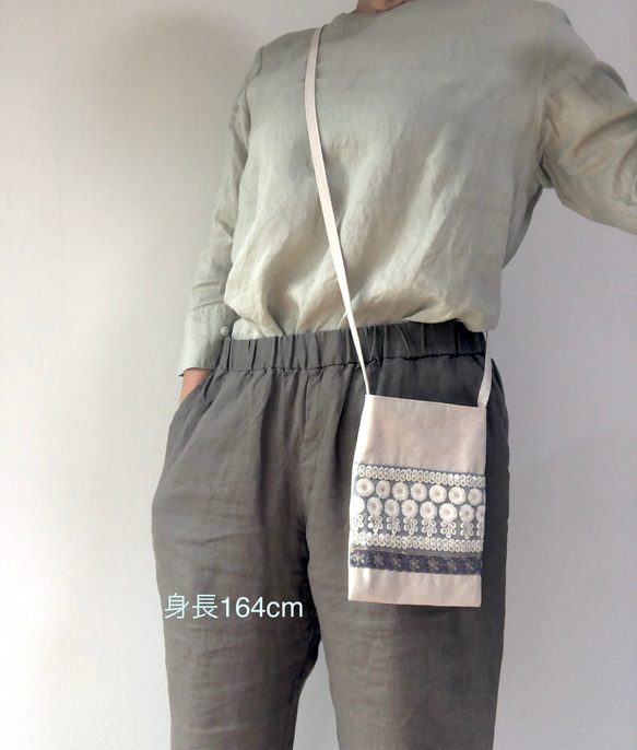 インド刺繍リボンのスマホポシェット /生成り×マスタードレース　ミニショルダー 6枚目の画像