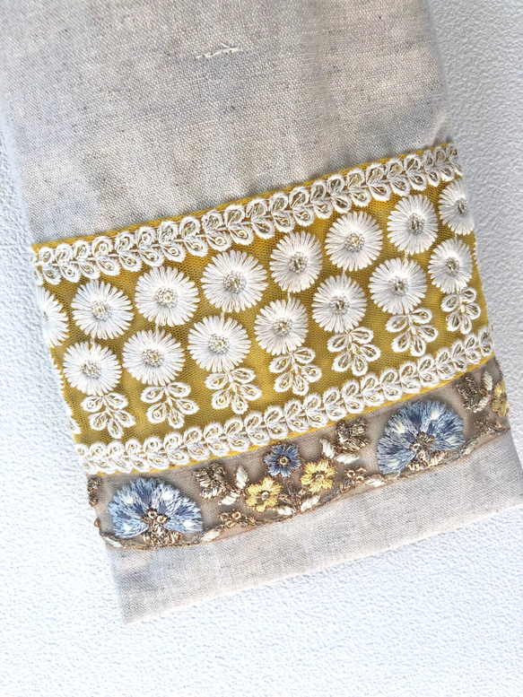 インド刺繍リボンのスマホポシェット /生成り×マスタードレース　ミニショルダー 3枚目の画像