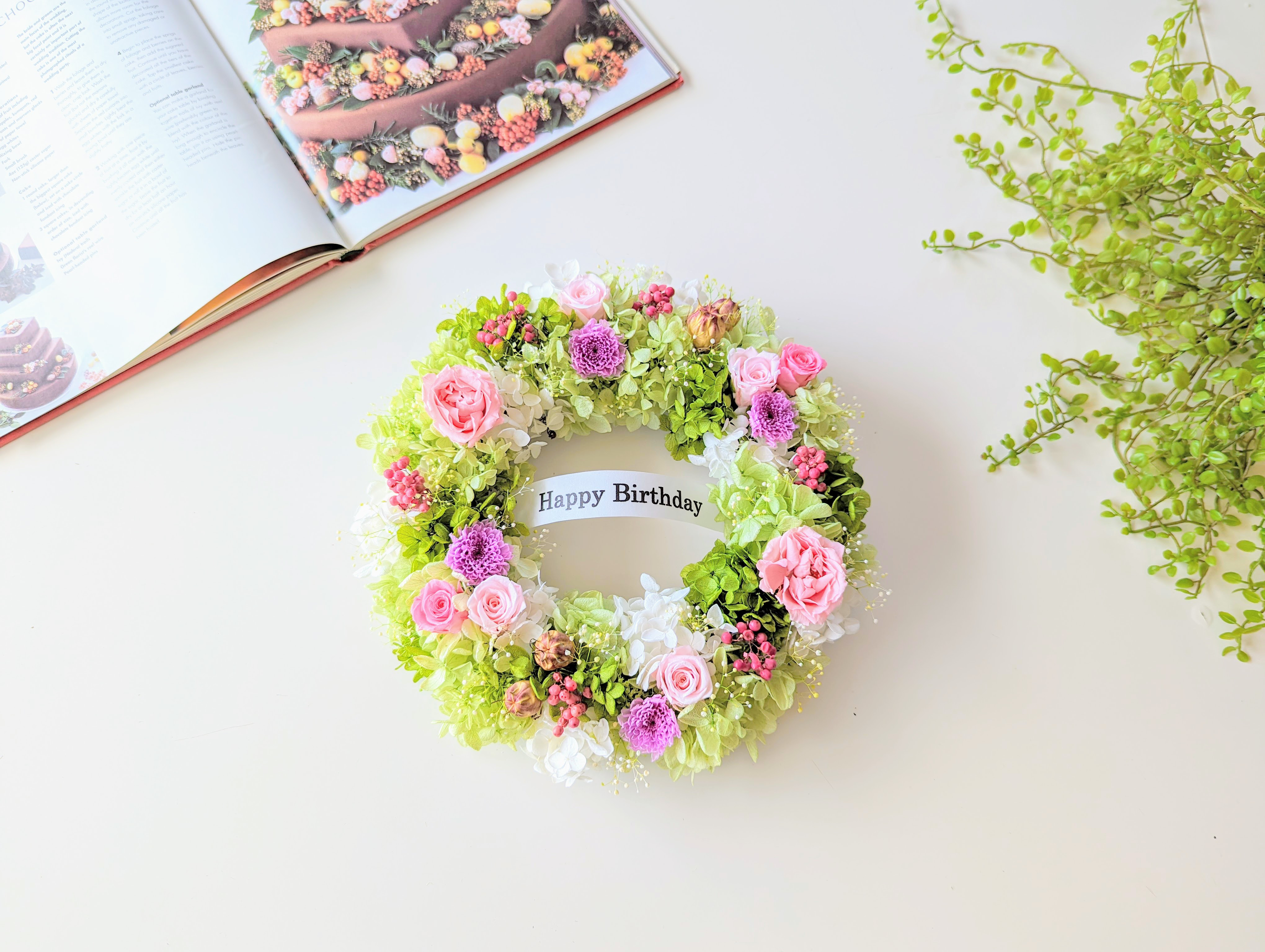 直径25㎝プリザーブドフラワーリース 選べるメッセージ付き　結婚祝、両親贈答品、新築祝、開店祝、開業祝、古希祝、喜寿祝