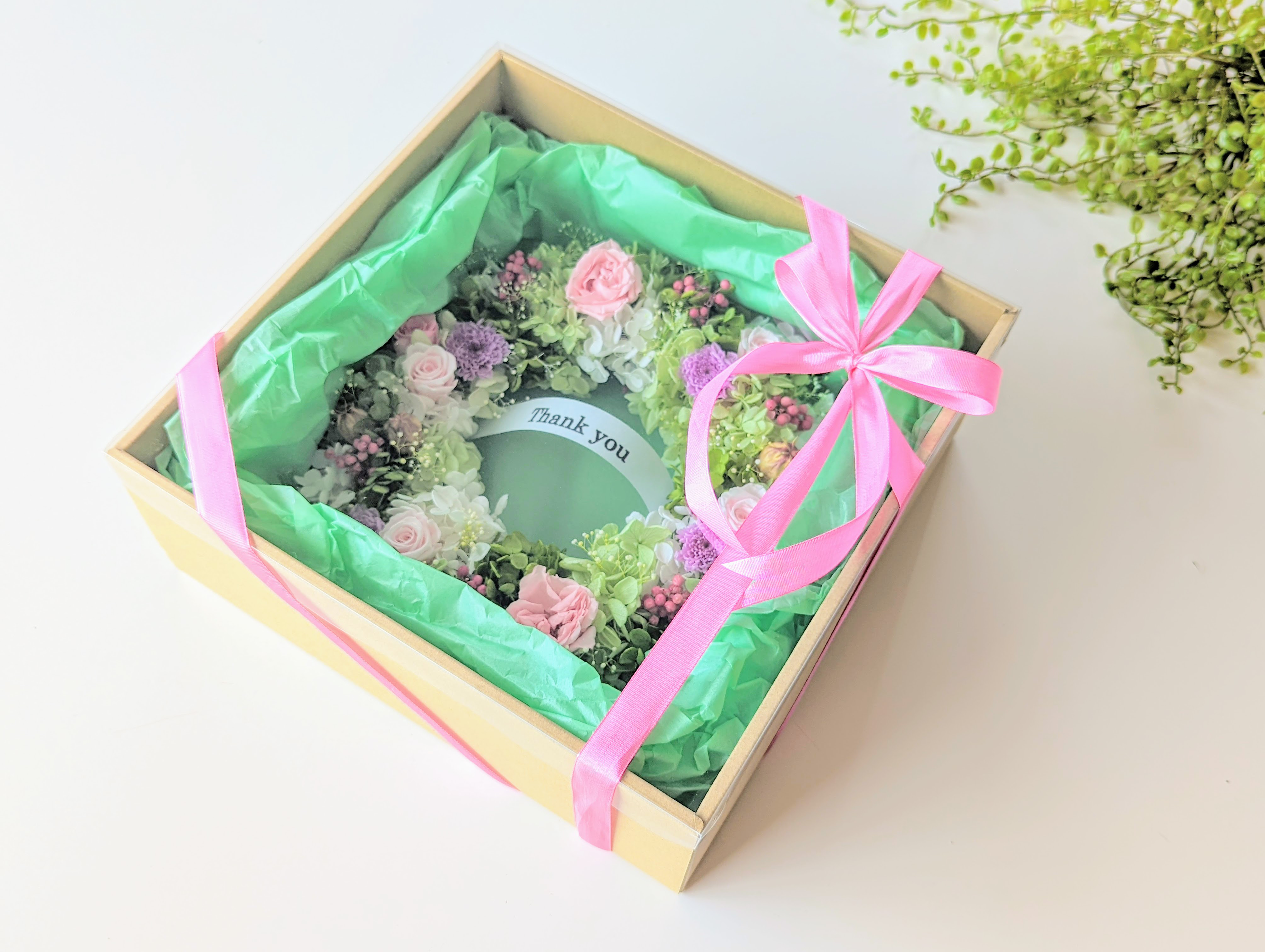 直径25㎝プリザーブドフラワーリース 選べるメッセージ付き　結婚祝、両親贈答品、新築祝、開店祝、開業祝、古希祝、喜寿祝