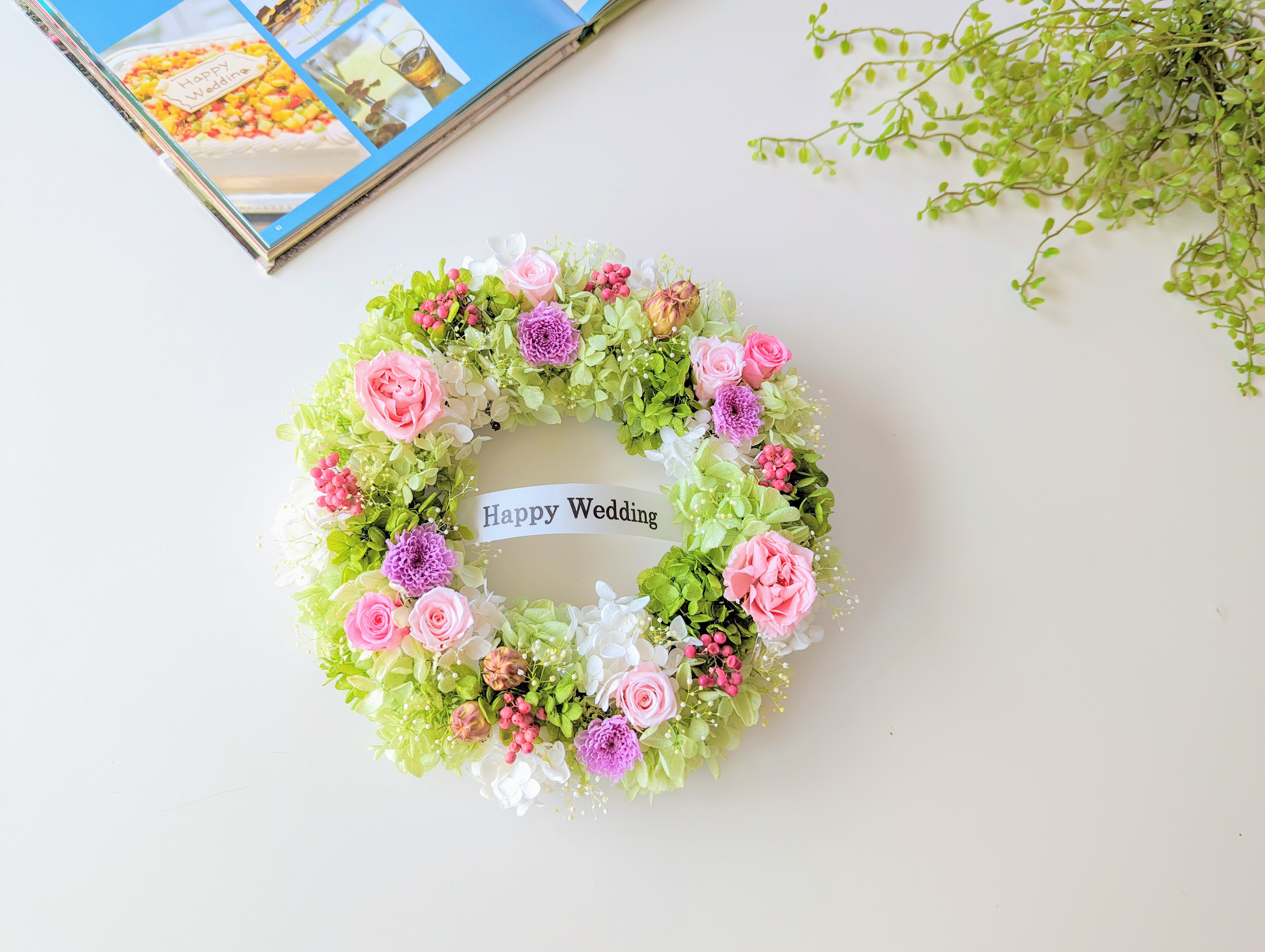 直径25㎝プリザーブドフラワーリース 選べるメッセージ付き　結婚祝、両親贈答品、新築祝、開店祝、開業祝、古希祝、喜寿祝