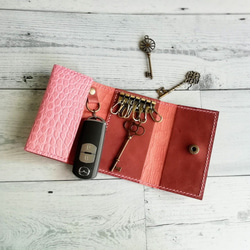 赤色クロコダイル型押の鍵付き時計ケース とレディース腕時計6本まとめ売り 送料無料】取り外しが簡単なスマートキーケース＆6連キーケース