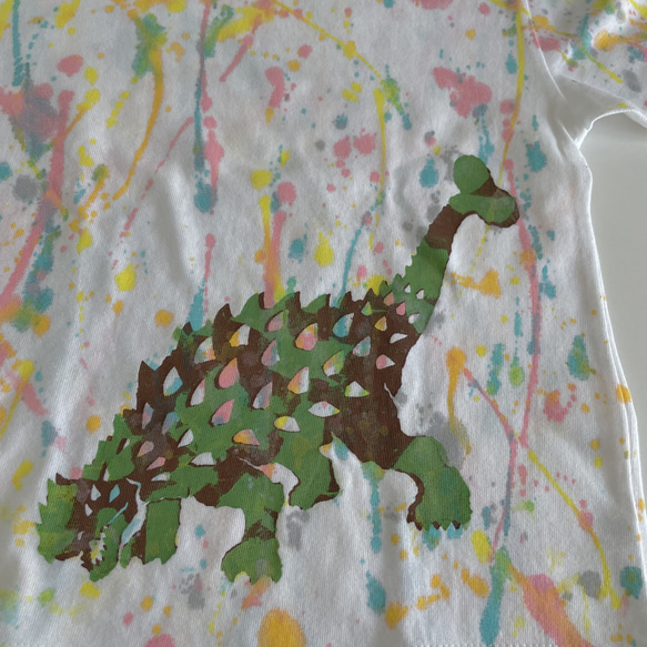 kidsTシャツ110cm「 アンキロサウルス　アロサウルス　スプラッシュ」110-22814 2枚目の画像