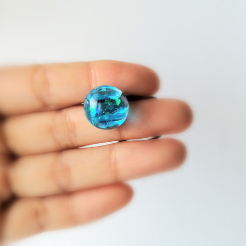 小ぶりなアクアブルーの宝石風ヘアゴム / 青 / 半球 / レジン / 海