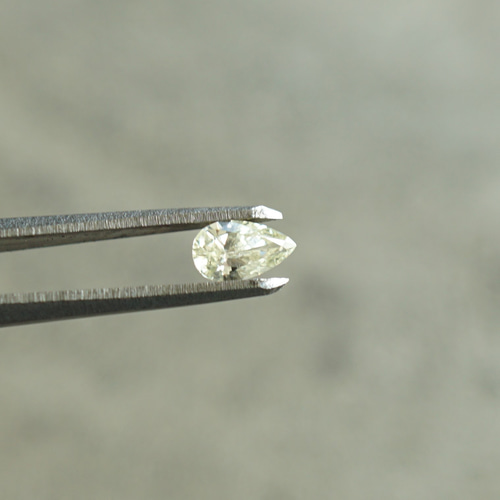 大粒ペアシェイプ！K18YG ダイヤモンドピアス ペアシェイプダイヤモンドピアス D 0.205ct D-VS2 0.201ct D-VS2