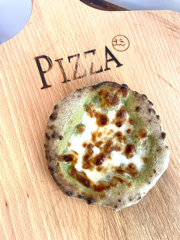 【冷凍ピザ】小さな小さなほうれん草生地のピザ　3枚入り 1枚目の画像
