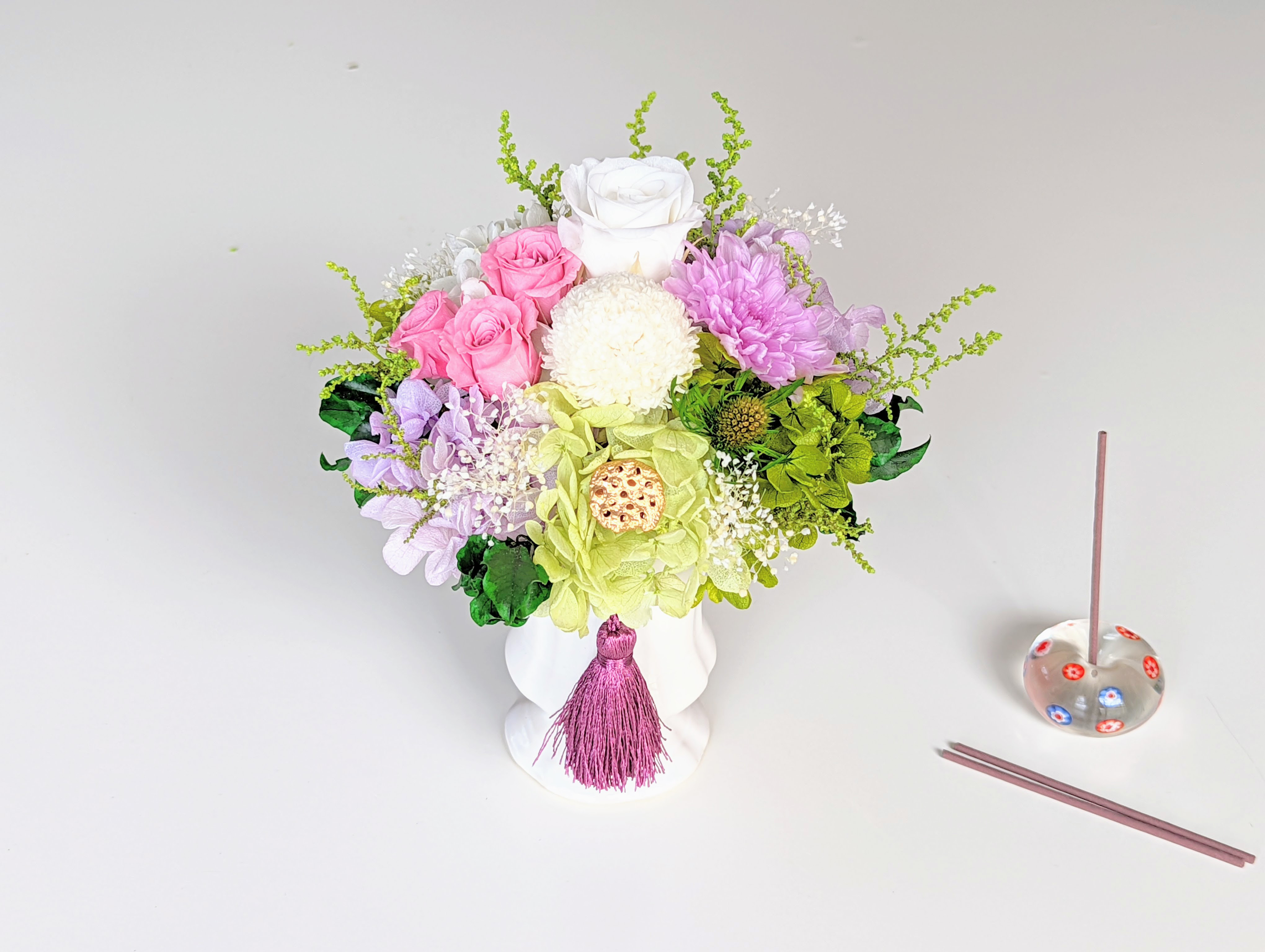 モダンお供えプリザーブドフラワーアレンジ 仏花 お悔みの花 お彼岸 仏事ギフト 香典変わりのお花 枯れない仏花