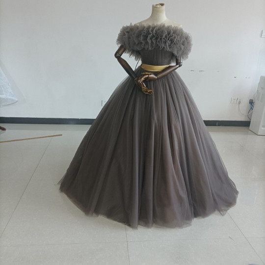 グレーカラードレス  ミックス色　オフショルダーの2WAYドレス　ロングトレーン　パーティードレス　お色直し