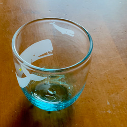 夏一番星コップ　マッコウクジラの親子　　グラス　ビアグラス 2枚目の画像