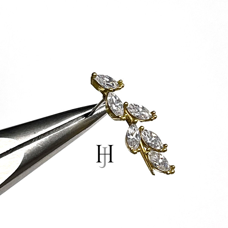 【50個】キュービックジルコニアリーフピアス【je21】