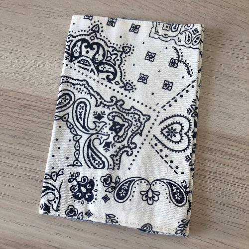 ブックカバー ＊ バンダナ柄 その他キッチン小物 Lapin Blanc