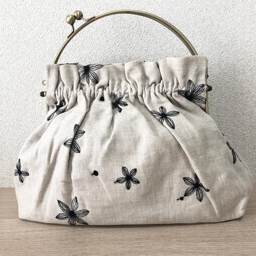 人気の新作 ベンリー 口金 ショルダーバッグ 刺繍 花柄 バッグ（大）＊ ファッション雑貨