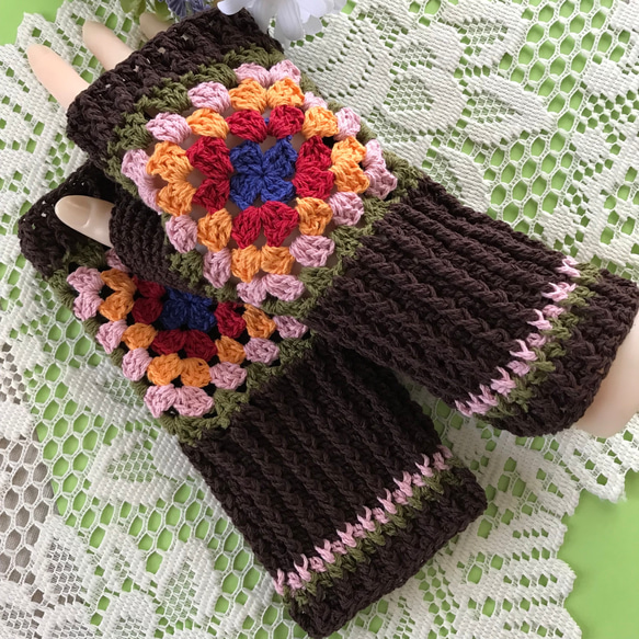 グラニースクエアの指無し手袋（ブラウン）ロングタイプ☆ハンドウォーマー レトロ☆レース編み 手編み 編み物 ハンドメイド 手袋・ミトン Pearl  rose 通販 14461916｜Creema(クリーマ) グラニースクエアスカート ロング 手編み ハンドメイド