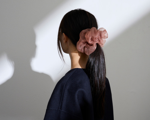 オーガンジーシュシュ　オーガンジー サイズ感　M オーガンジーシュシュオーガンジー サイズ感M