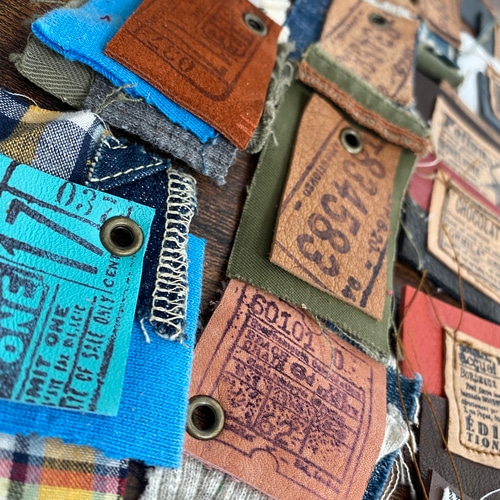 ジャンクジャーナル素材　デニム付き革タグ① コラージュ素材　レザータグ590 コラージュ素材 ジャンクジャーナル デニム レース 革タグ