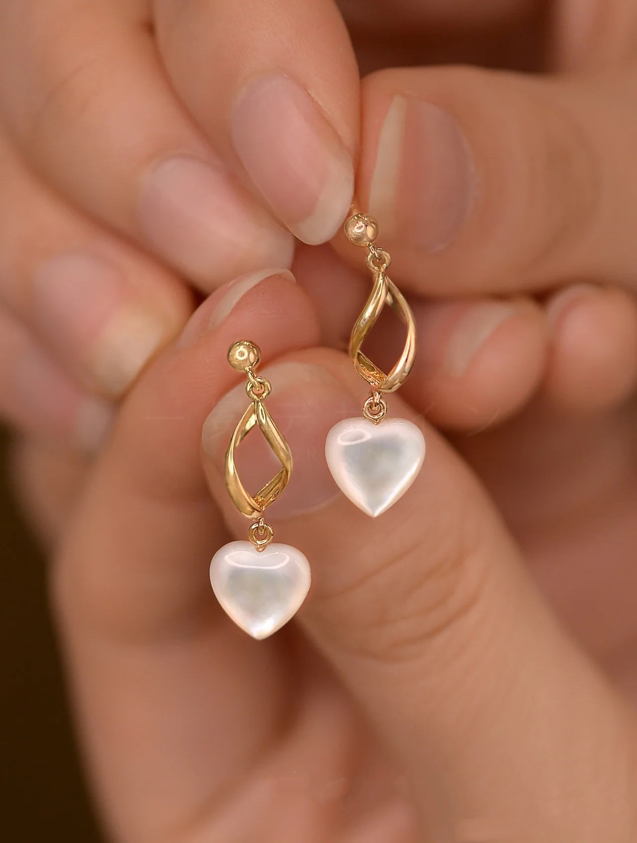 超お買い得 ハート形 シェルピアスk18 ピアス（スタッド・一粒