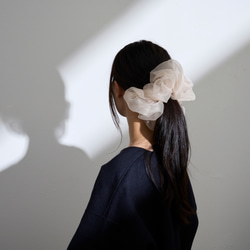 春の新色】フェイクレザービッグシュシュ アイボリー シュシュ franmom