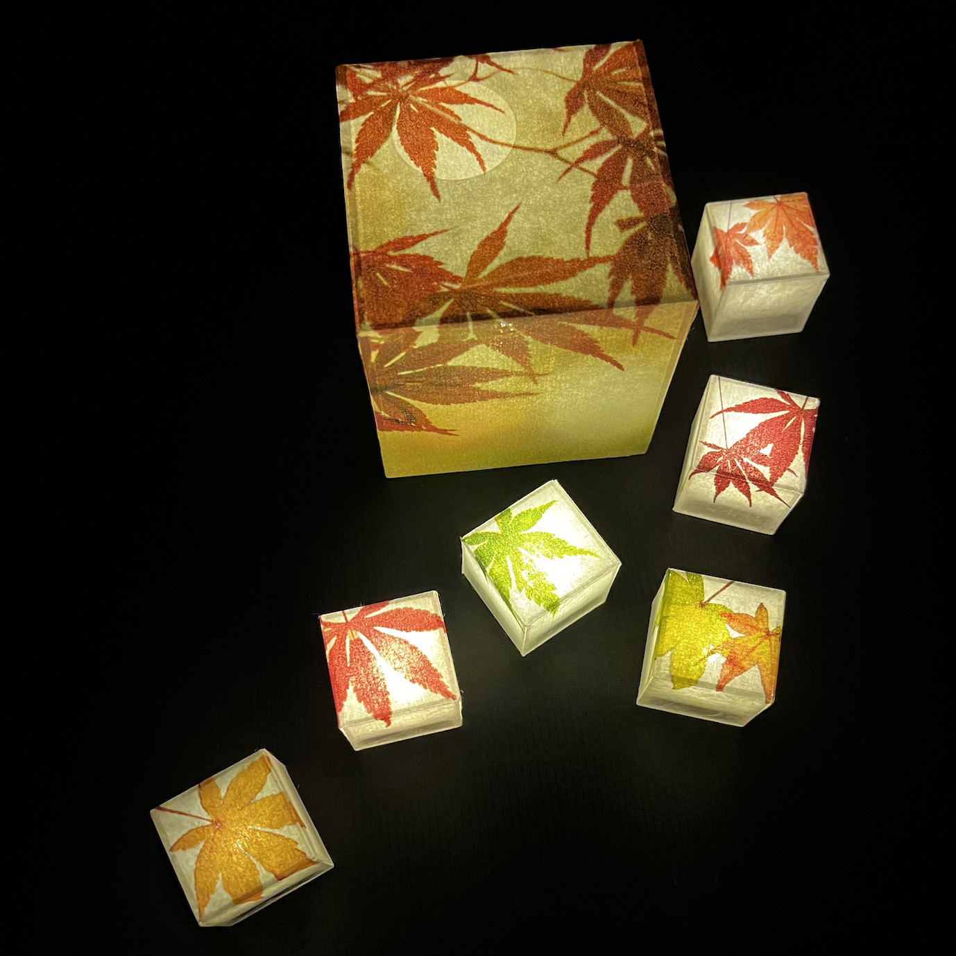 紅葉した楓と月の夜空　（Creema限定）