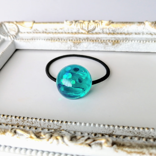ターコイズブルーの宝石風ヘアゴム / 青 / 半球 / レジン / 海