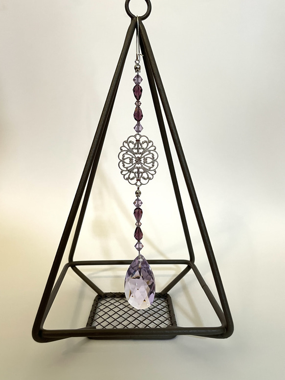 【個性と気品】アメジストカラーサンキャッチャー 1枚目の画像