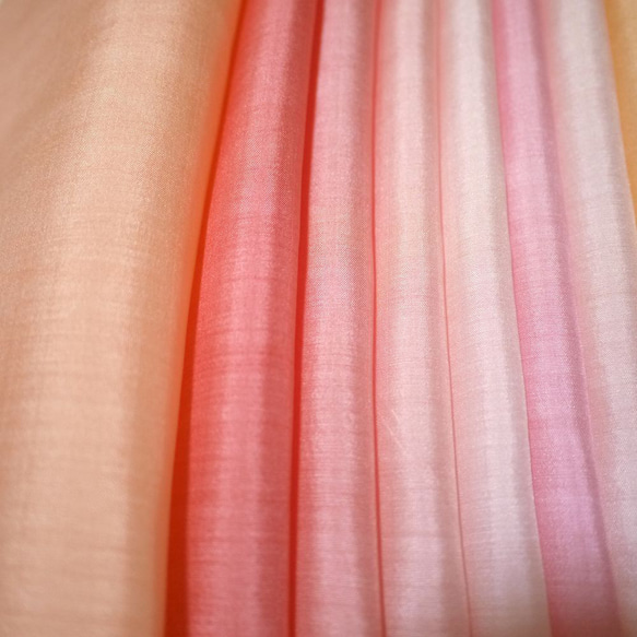 (M-01) 純真絲薄身襯，手工染色，12 件套，色彩艷麗的嬬嬤嬤布，用於掛飾和手工藝品 第3張的照片