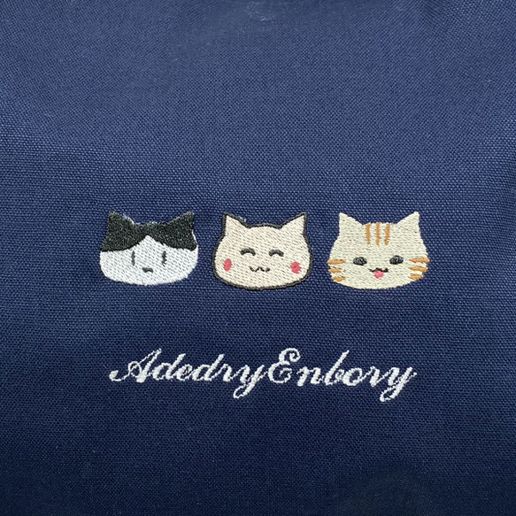 ３種類の猫 刺繍 キャンバスサコッシュ ポシェット ポーチ＜ネイビー＞ 6枚目の画像