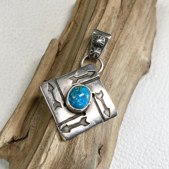 卍ページ❗️インディアンジュエリー、ターコイズペンダント Indian Jewelry メール便可 インディアンジュエリー キングマン