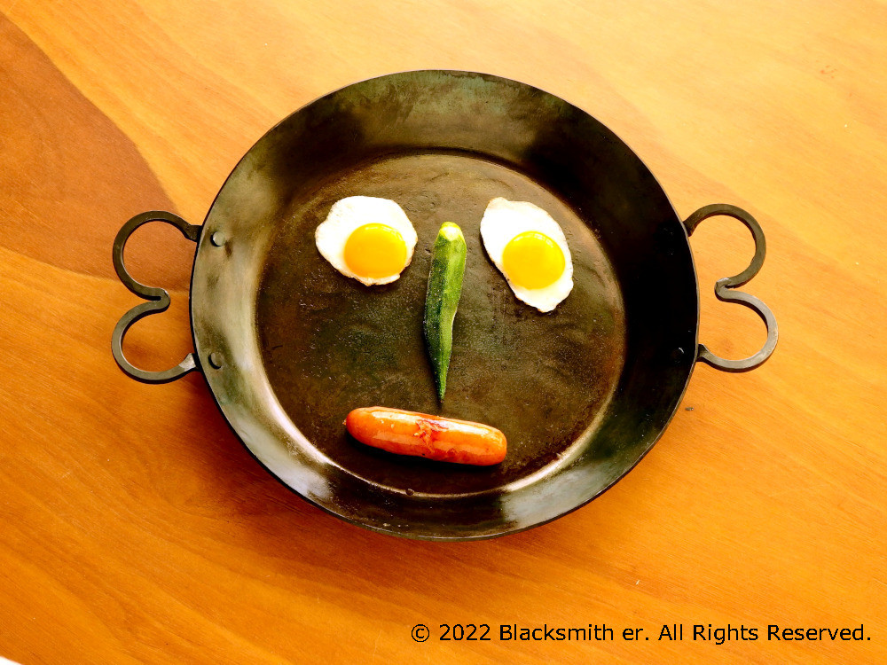 鍛冶屋が作るパエリアパン『モンキーパン！！』お猿さんをイメージした可愛いフォルム！お家でもキャンプでも如何でしょうか！