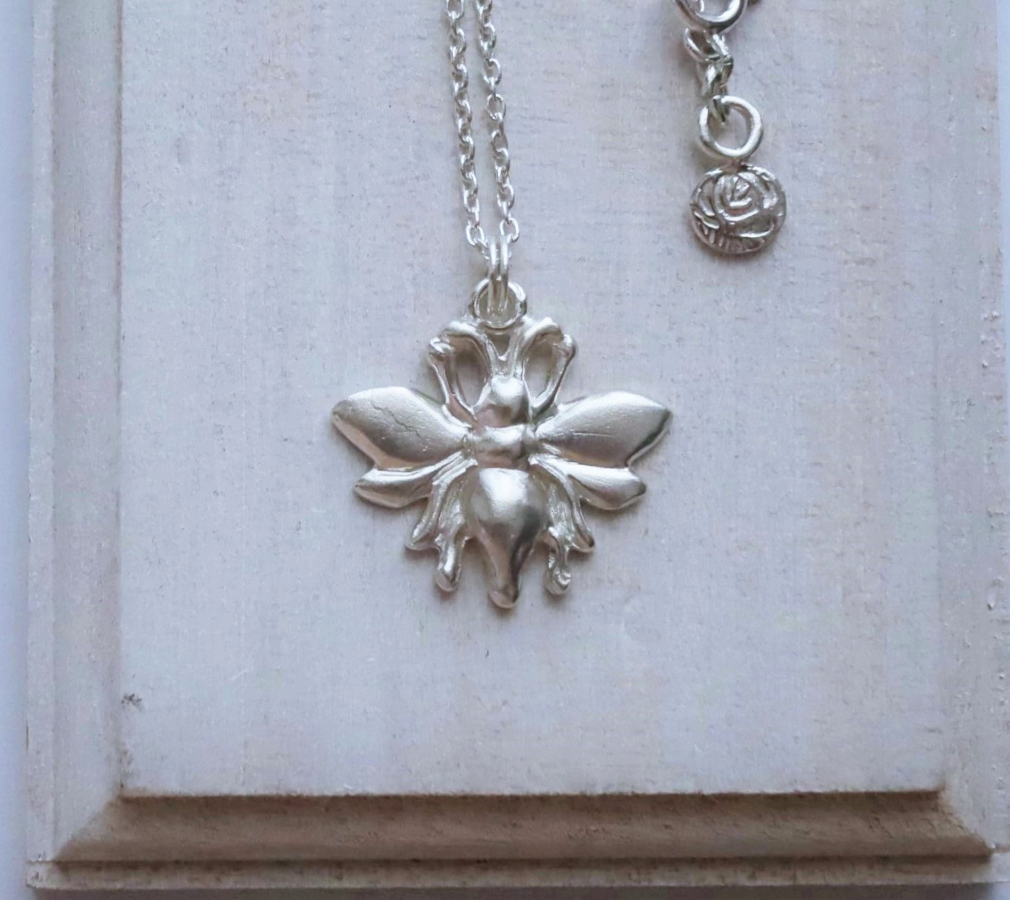 アベイユabeille　ペンダント