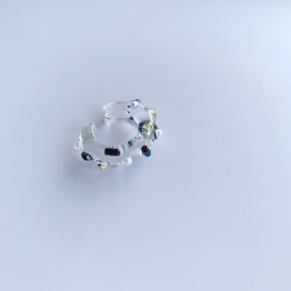 イヤーカフ⑥ Perl×iron blue beads 1枚目の画像