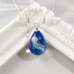 クラゲとオパールの青のたまご型ネックレス 13枚目の画像