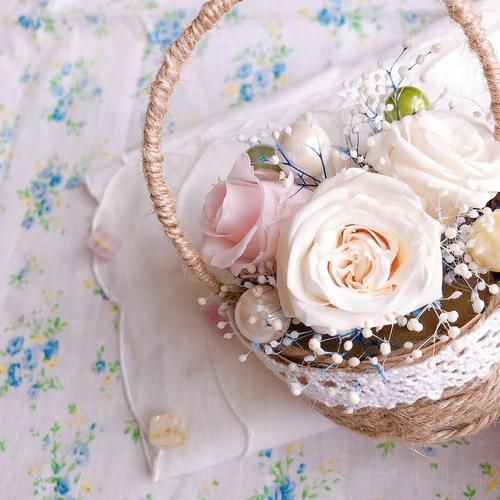 薔薇のプリザーブドフラワーのフラワーアレンジメント 麻紐