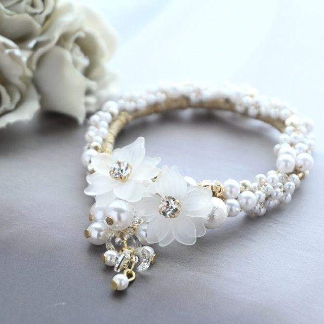 純白のフラワー パール ビジュー シュシュ＊ブレスレット