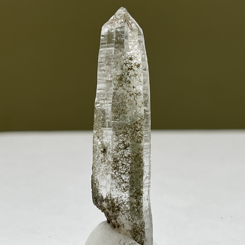 ヒマラヤ 水晶 ヒマラヤ水晶 トルマリンルチル入り 六角柱[t627-6362]
