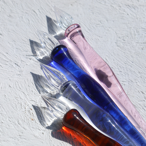 手の平に収まる小さなガラスペン Plume -青- ペン・筆記用具 MOKUReN