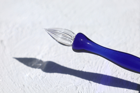 手の平に収まる小さなガラスペン Plume -青- ペン・筆記用具 MOKUReN